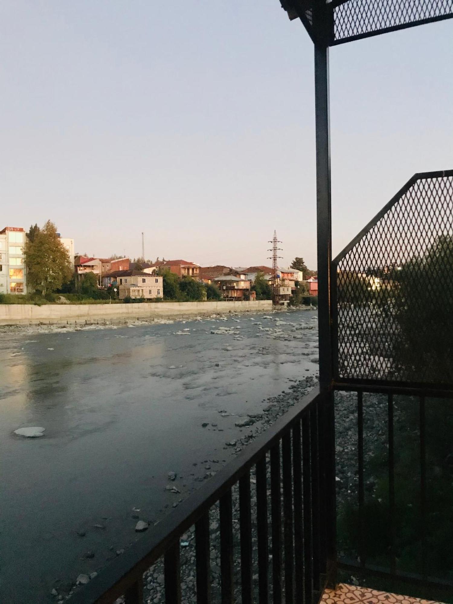 קוטאיסי Apartment Riverside מראה חיצוני תמונה